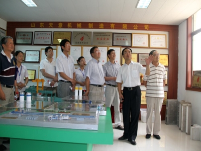 2012.7.28日山東天意兩項科技成果鑒定順利通過，北京領(lǐng)導(dǎo)專家，到我公司參觀指導(dǎo)