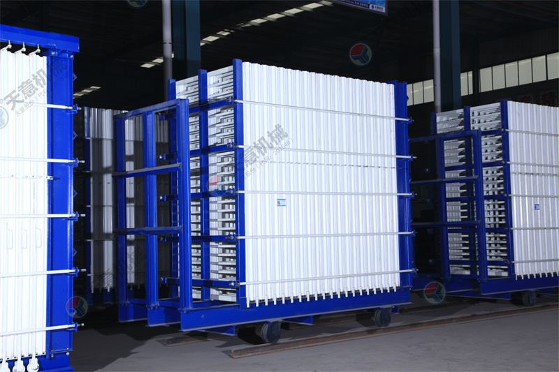 一次成型40塊板的復(fù)合墻板機(jī)，究竟有多好？