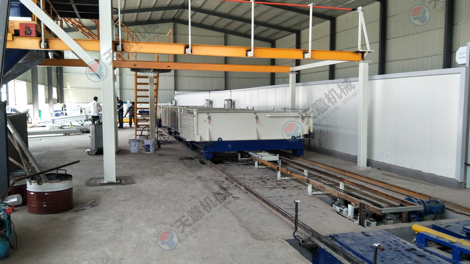 輕質(zhì)隔墻板設(shè)備自動化程度高，產(chǎn)量大